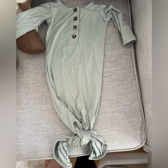 Lou Lou newborn gown and hat NWOT - Picture 1 of 4